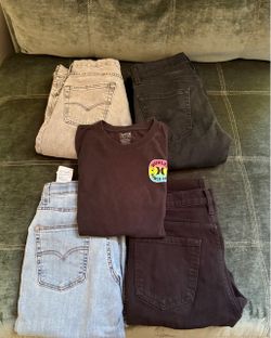 Bundle 5pc Levi's Jeans with Hurley T-Shirt