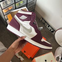 Air Jordan 1 (Men 17)