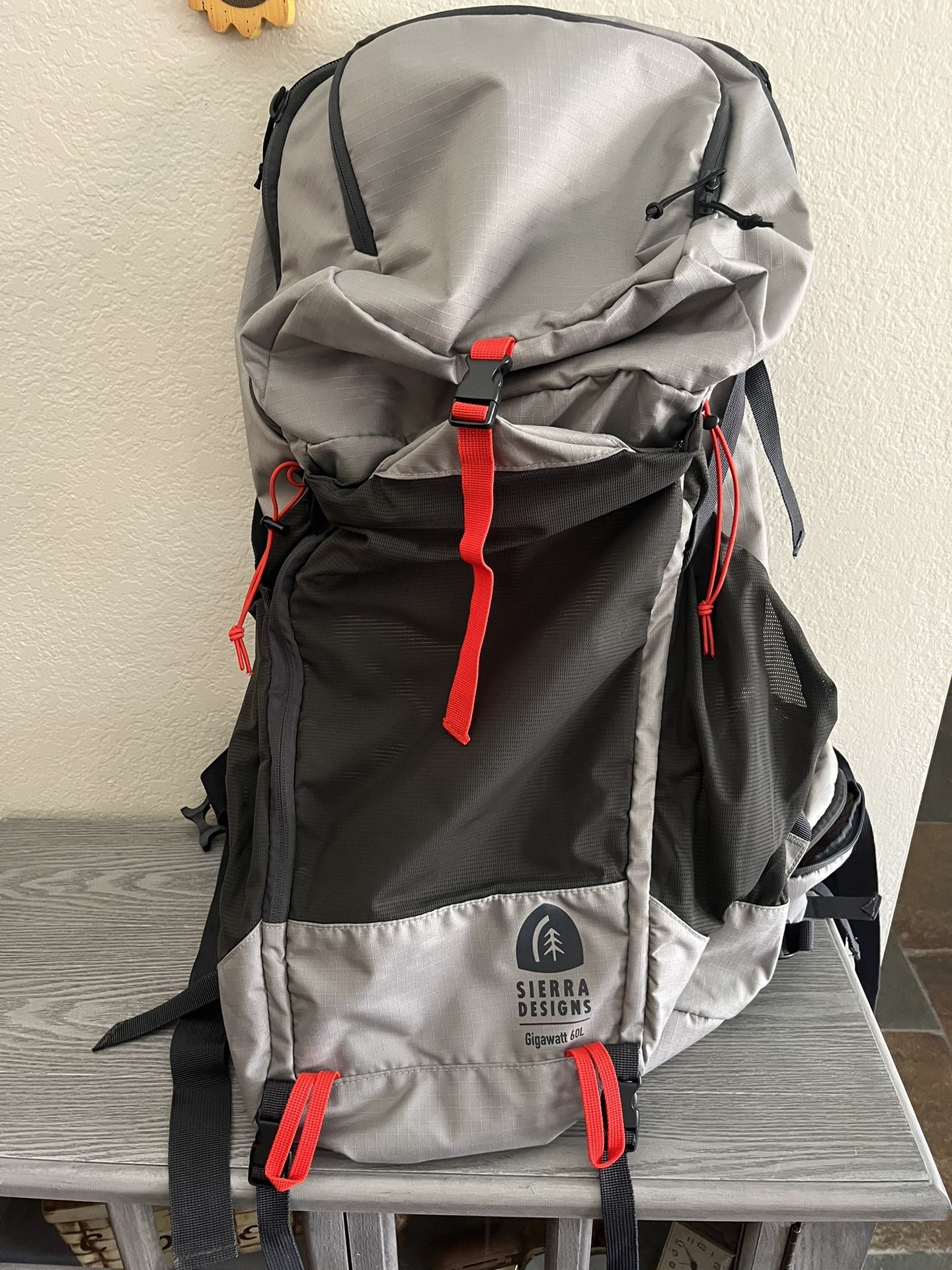 Sierra Designs Gigawatt 60 L Outdoor Hiking Camping Backpack