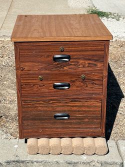 Fire proof cabinet 3 drawers. FREE