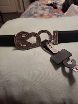 New Black Leather  Belt With Gold  Decorative  Buckel. Size M/L