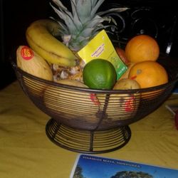 fruit platter / frutero