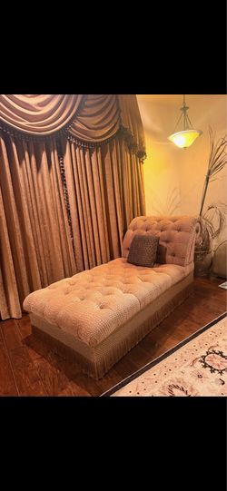 Lounge couch
