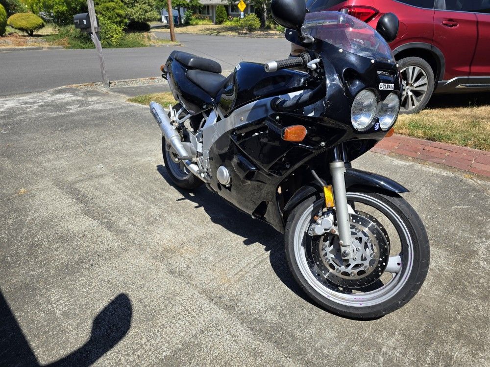 1993 Yamaha FZR600