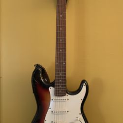Rare 1990s Pignose Stratocaster electric guitar  Sunburst finish unused condition $325