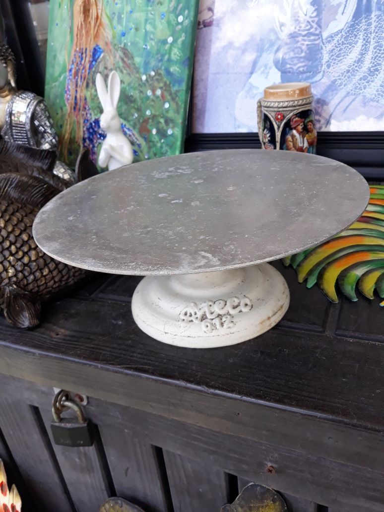 Cast iron base wedding cake decorator stand