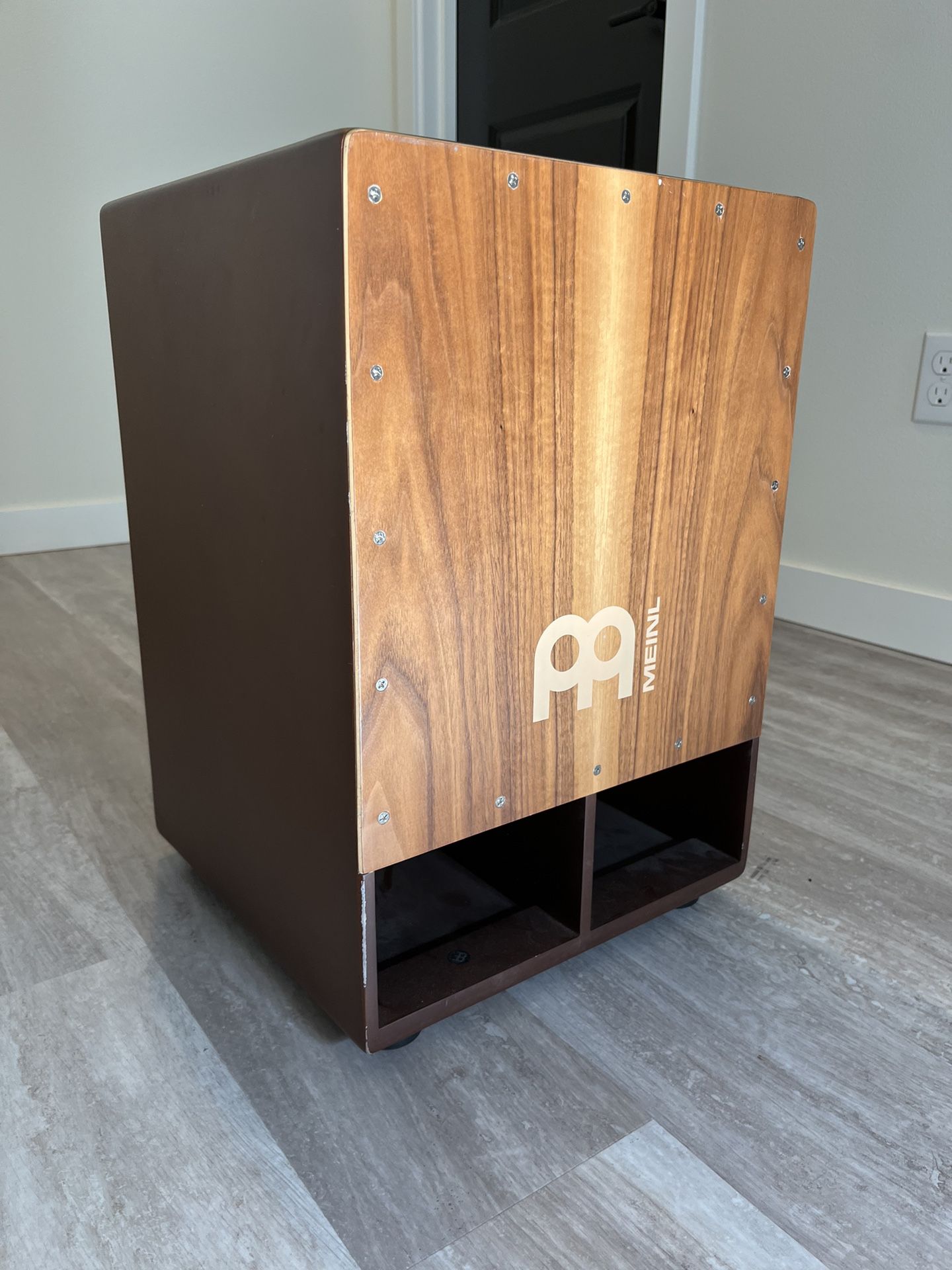 PA Menial, Jumbo Bass Cajon