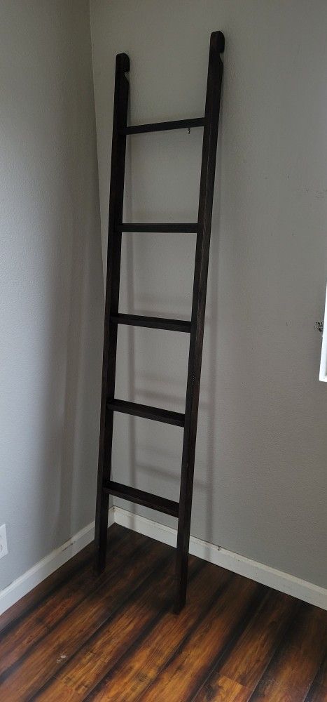 Wooden Bookshelf Ladder