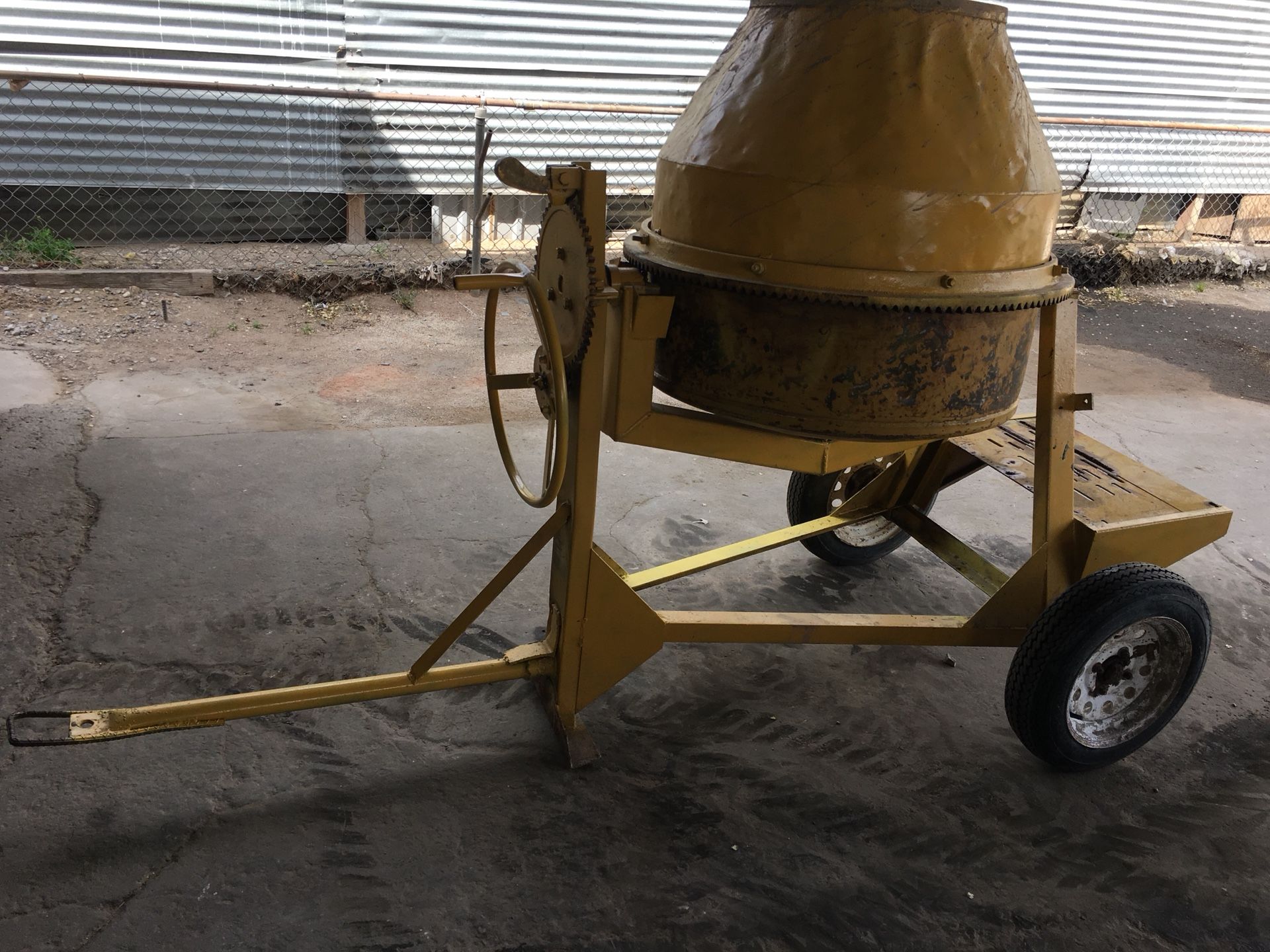 Concrete mixer , batidora de cemento, trompo