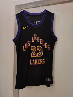 James 23 Laker jerseys