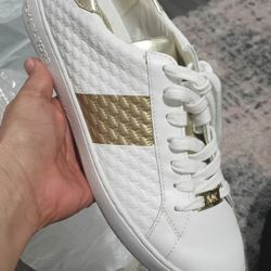 Michael Kors Como Nuevos Size 6 For Men. Size 8 For Women 