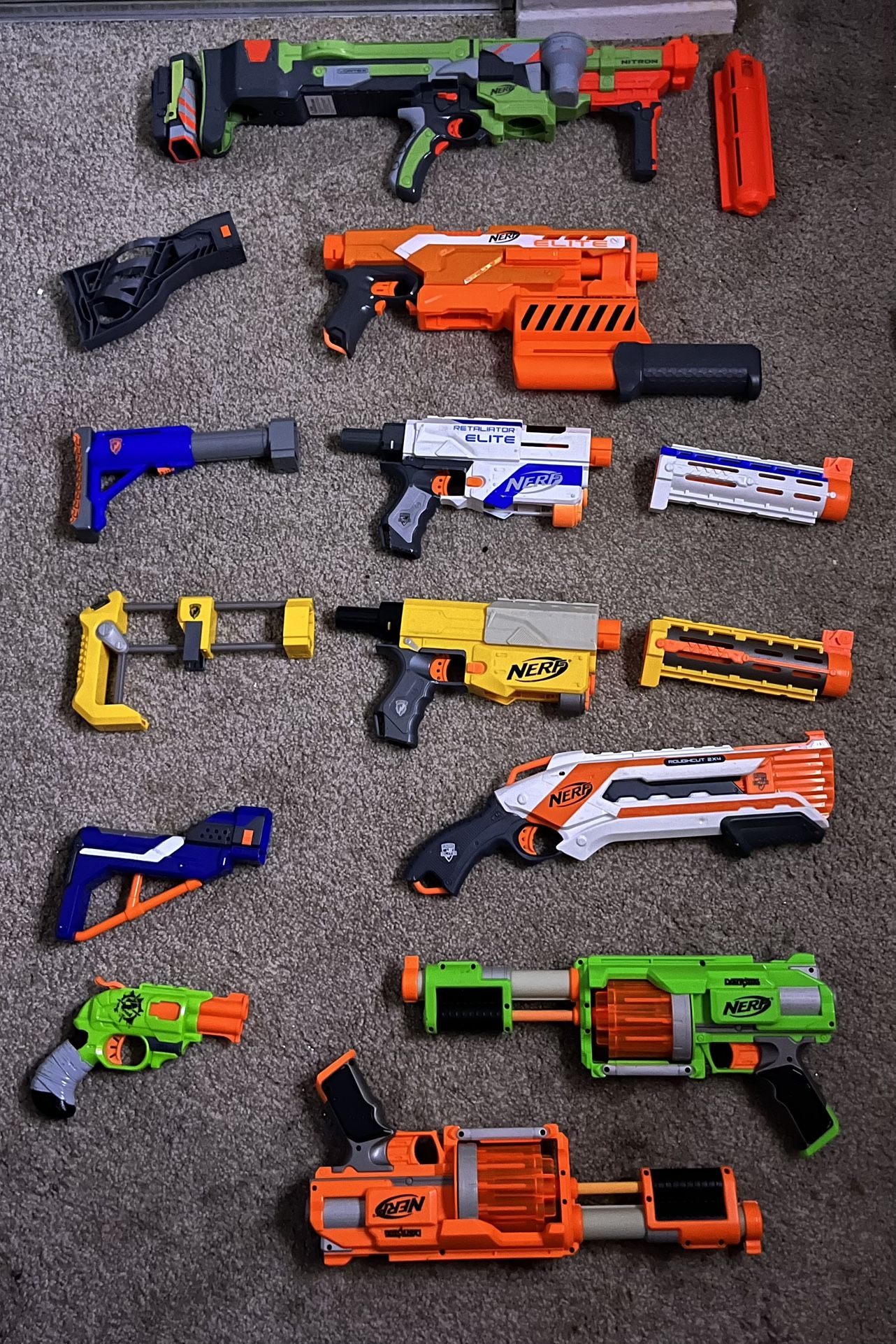 10 Nerf Guns With Attachments 