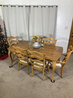 Solid Wood Extendable Dining Table With 6 Chairs & Removable Seat Covers