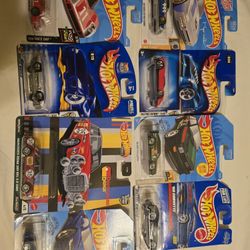 8 HOT WHEELS
