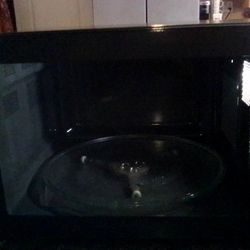 $1 BrandnewVissani
1.7 cu. ft. 1000-Watt Over the Range Microwave in Black