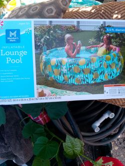 Inflatable lounge pool 5 1/2 ft diameter