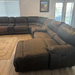Huge Leathaire Sectional
