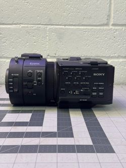 Sony FS100 Super 35 E-Mount video camera