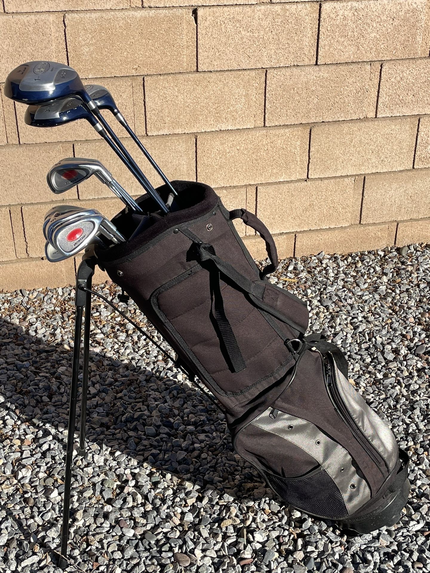 Complete Set Of Beginner’s Dunlop  Golf Clubs