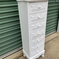 Small Child’s Jewelry/Knick-Knack Chest