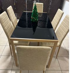 Beautiful Table And 6 Chairs 