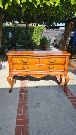 Dresser