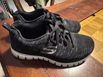 Sketchers Size 6 Women 