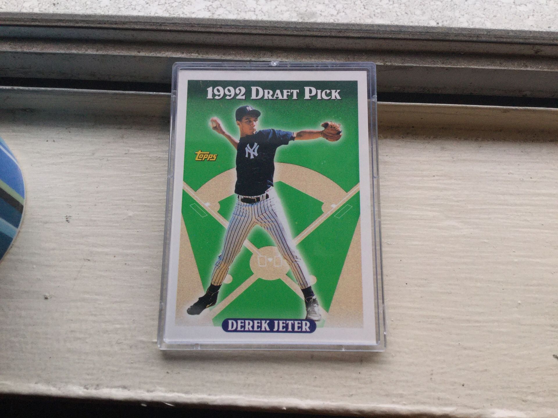 DEREK JETER BASEBALL CARDS 71 cards listed Beckett April 2019 at $2.00 and up, 4 Rookie cards $300.00 for the lot. HALL OF FAME