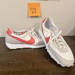 Women’s Nike size 8.5