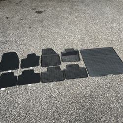 Volvo Floor Mats Set LIKE NEW 2019 XC40 Carpet + Rubber Mats Sets