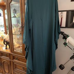 New ZAHRAA Los Angeles Nadine Abaya Kaftan M / Plume - Wrinkled from Storage  Hung for Picture Purposes Only  Price:  Currently $170.00 new at time of
