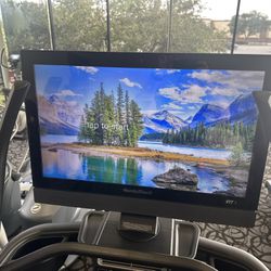 Nordictrack ELITE Treadmill 32” Touchscreen 