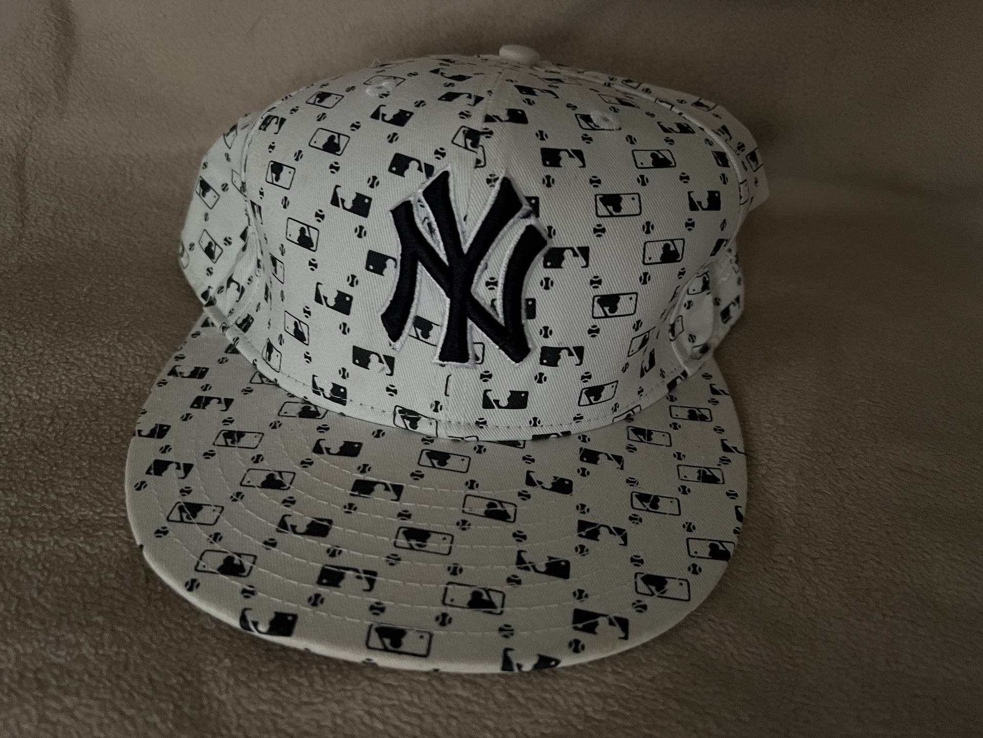NY Yankees Hat Size 8 New Era