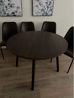 Round table n Chairs