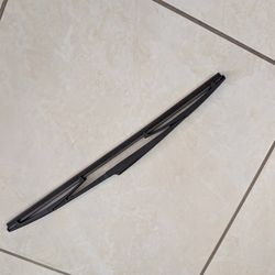 Windshield Wiper Blade – Universal Fit, Good Condition