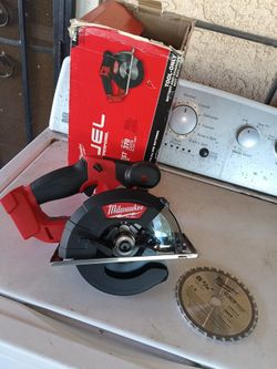FUEL 18V Lithium-Ion Brushless Cordless Metal Cutting 5-3/8 in. Circular Saw (Tool-Only) w/ Metal Saw Blade