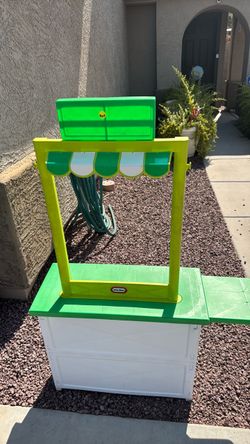 Girl Scout cookie stand