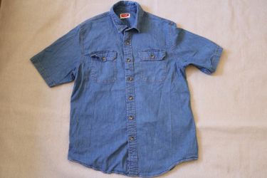 Wrangler Men's Chambray Blue Denim Work Shirt Size Medium Short Sleeve Button Up