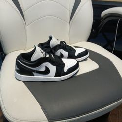 Women's Jordans Size 7