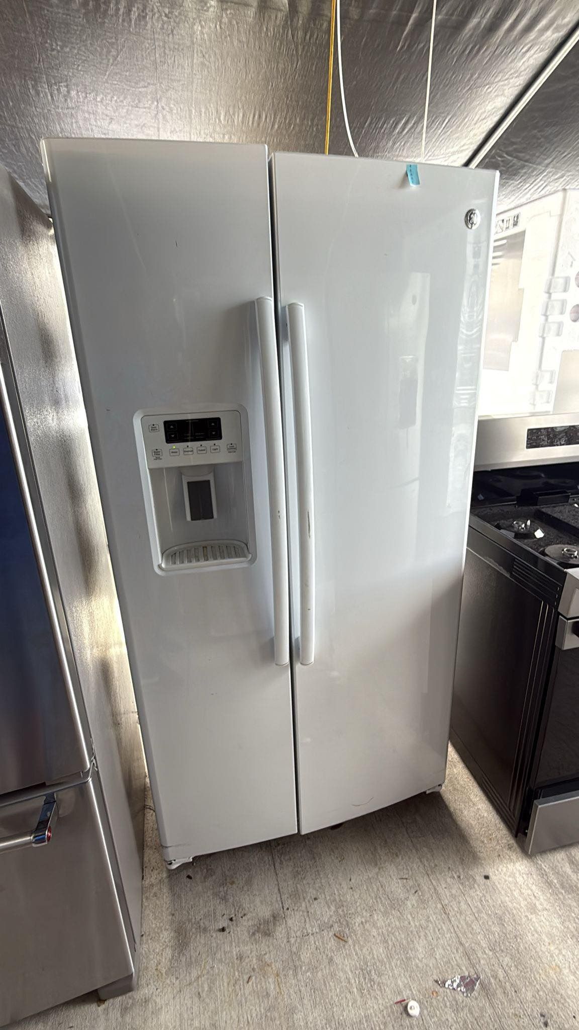 Refrigerator 