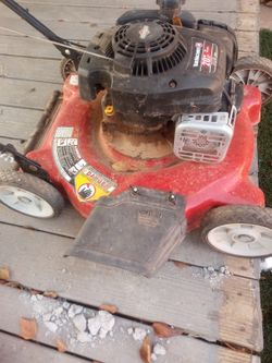 Yard Machines 20 in Cutting With Briggs Stratton 300E 125CC for