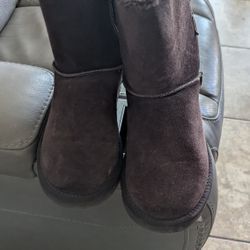 UGG Boots Size 10 Located In Mesa Main Street And Gilbert Rd