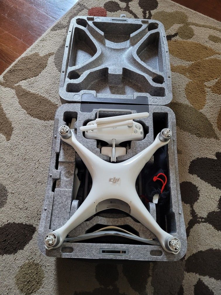 DJi Phantom 4 Drone