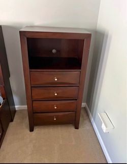 2 nightstands