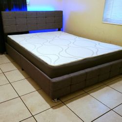 NEW QUEEN-SIZE MATTRESS AND BOX SPRING 🆕️