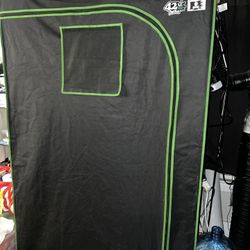 4x4 Grow Tent Set Up 