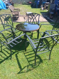 Metal Mirror round Table With 5 Chairs with Cushions All Metal