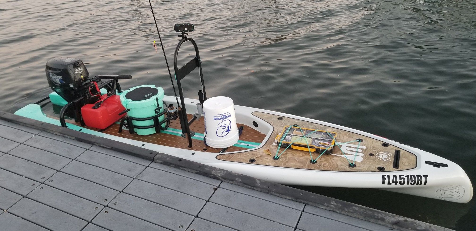 Bote Rover solo skiff 9.8hp tohatsu motor