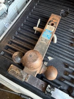 Tri ball trailer hitch mount with pin
