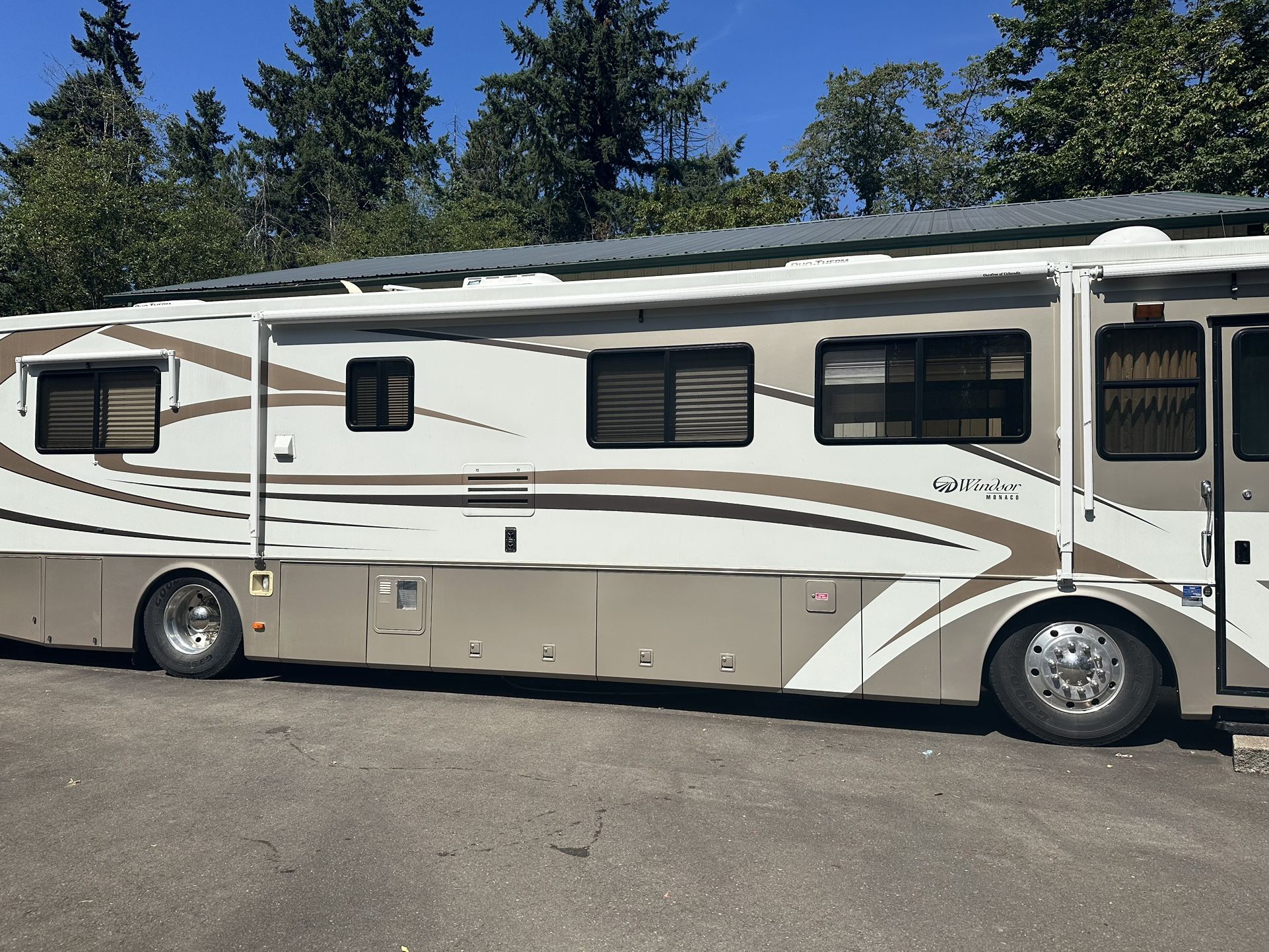 Monoco Windsor Motorhome 40ft